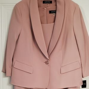 Salmon colored Kasper 2 piece Dress Suite